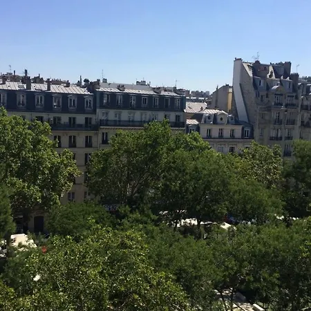 Fully Renovated Bright With High View *