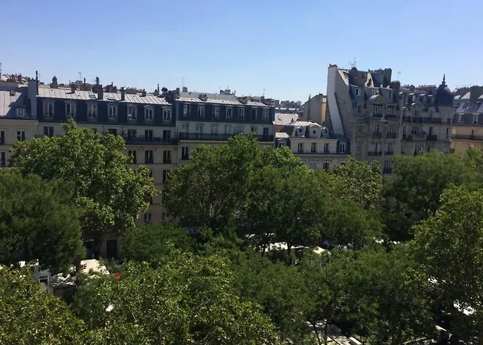 Fully Renovated Bright With High View *