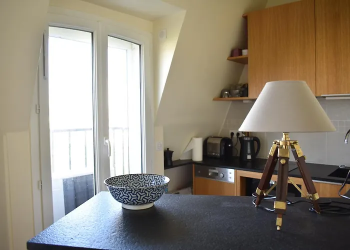 Fully Renovated Bright With High View Appartement Parijs