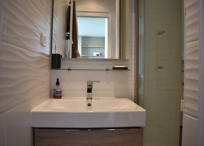 Fully Renovated Bright With High View