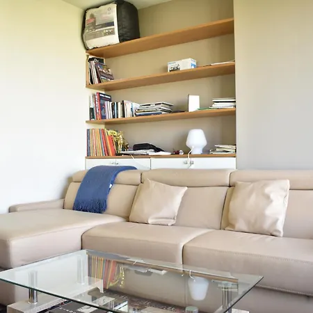 Fully Renovated Bright With High View פריז