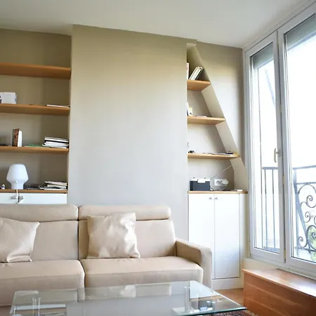 Fully Renovated Bright With High View דירה