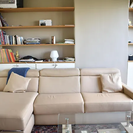 Fully Renovated Bright With High View פריז