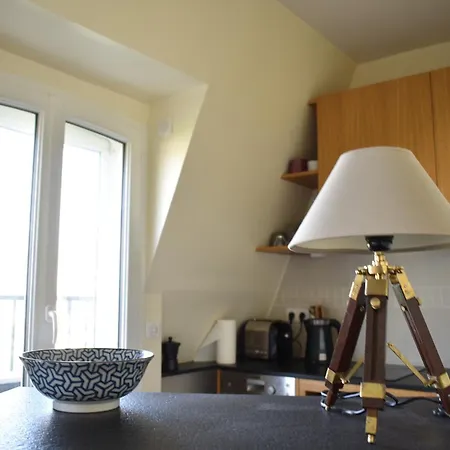 Fully Renovated Bright With High View דירה *