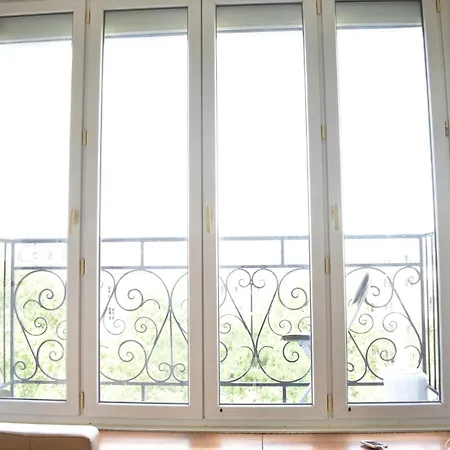 Fully Renovated Bright With High View *