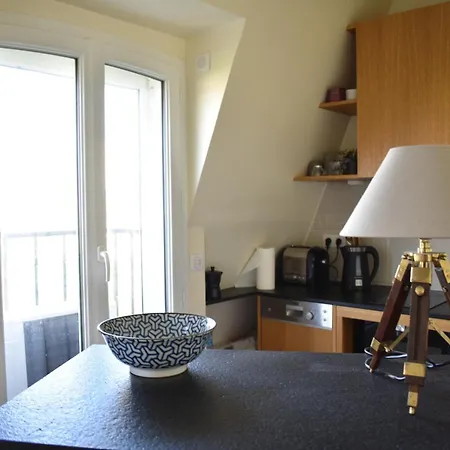Fully Renovated Bright With High View דירה פריז