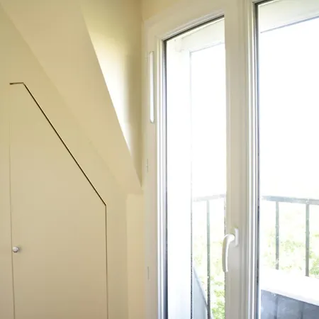 Fully Renovated Bright With High View דירה פריז