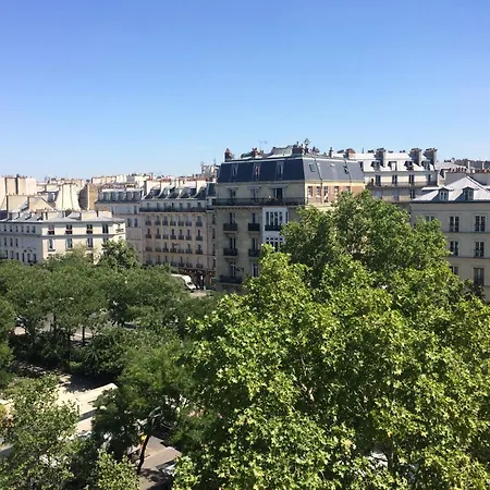 Fully Renovated Bright With High View *