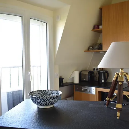 Fully Renovated Bright With High View Apartamento París