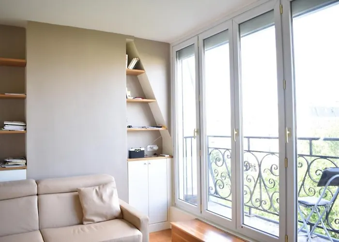 Fully Renovated Bright With High View Paris