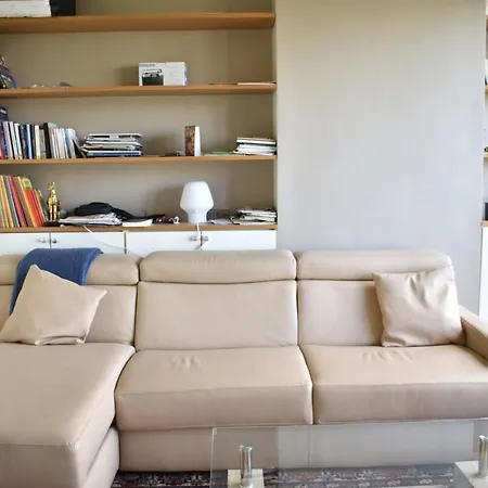 Fully Renovated Bright With High View * París